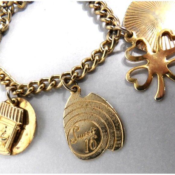 SWEET 16 vintage gold tone charm bracelet fits a 6" wrist - Picture 2 of 2